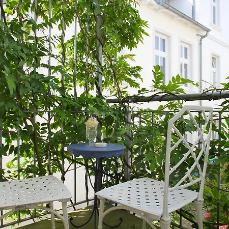 Apartment Mit Sonnenhof Netzboden - Kostenfreie Schwimmbadnutzung In Sellin Goehren (Ruegen)